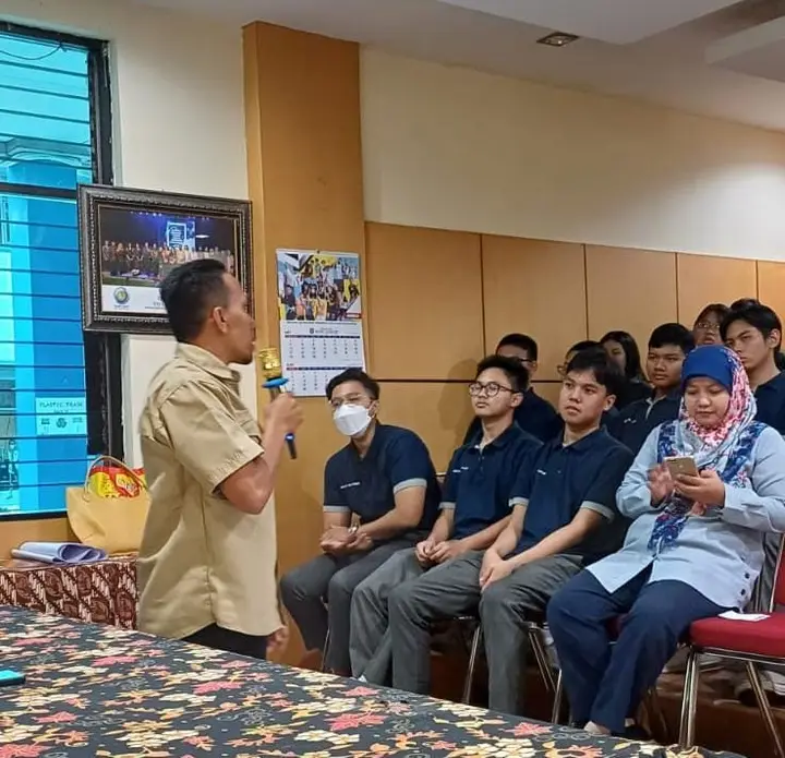 Sampul: Dosen STIAMI Jakarta Tanamkan Literasi Digital pada Siswa SMA untuk Bermedia Sosial yang Sehat