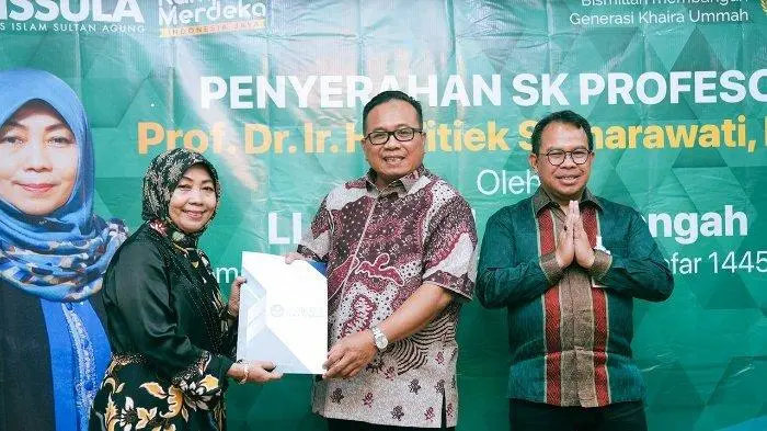 Sampul: Kepala LLDIKTI Wilayah VI Serahkan SK Guru Besar kepada Dosen Unissula: Langkah Menuju Perguruan Tinggi Swasta Berkelas Dunia