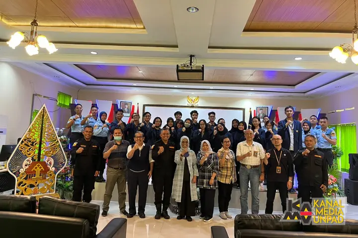 Sampul: “Mahasiswa dan Dosen FH Unpad Melakukan Studi Lapangan di Lapas Nusakambangan dan Permisan untuk Pahami Praktik Hukum Pidana”