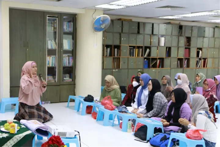 Sampul: Dosen UMY Adakan Pelatihan Berwirausaha di Hongkong untuk Para PMI: Meningkatkan Keberdayaan dan Persiapan Masa Purna Tugas”
