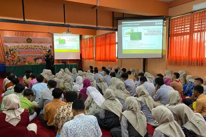 Sampul: Dosen FH UWP Tekankan Bahaya Narkoba kepada Siswa Baru SMA Ta’miriyah Surabaya