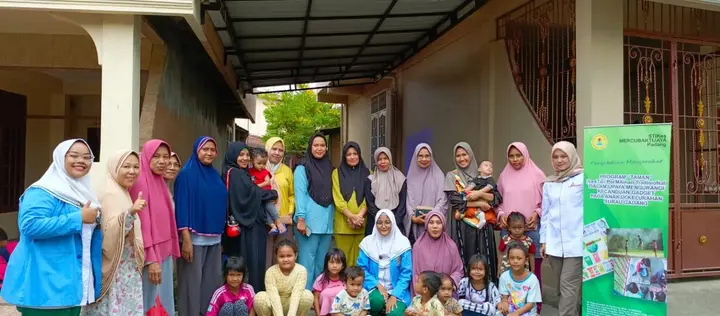 Sampul: Pengabdian Masyarakat Dosen dan Mahasiswa STIKes Mercubaktijaya Padang: Mengurangi Kecanduan Gadget pada Anak dengan Program Taman Tradisional