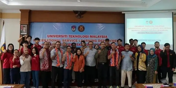 Sampul: Kerjasama Internasional UTM dan UPGRIS: 20 Mahasiswa dan 3 Dosen Ikuti Program KKN di Indonesia