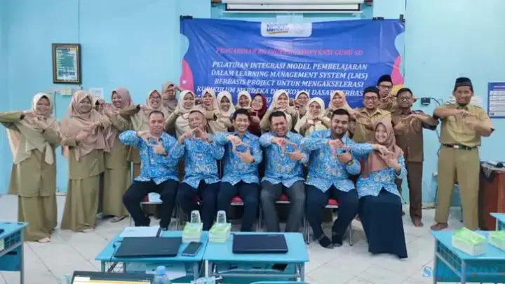 Sampul: Tim Dosen Pengabdian RG UNS Solo Mendorong Integrasi Teknologi dalam Pembelajaran Kurikulum Merdeka