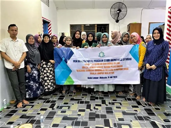 Sampul: Dosen dan Mahasiswa UIN Gus Dur Gelar Kegiatan PKM Internasional di Malaysia dengan Tema Sosialisasi Penyusunan Pembukuan Rumah Tangga Sederhana