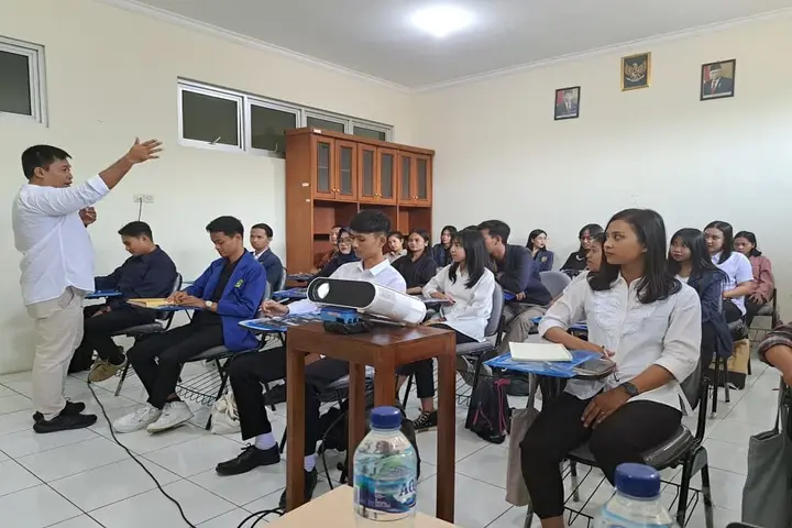 Sampul: Mahasiswa STABN Raden Wijaya, Media Massa, Pelatihan Jurnalistik, STABN Raden Wijaya Wonogiri, Harian Jogja, Komunikasi