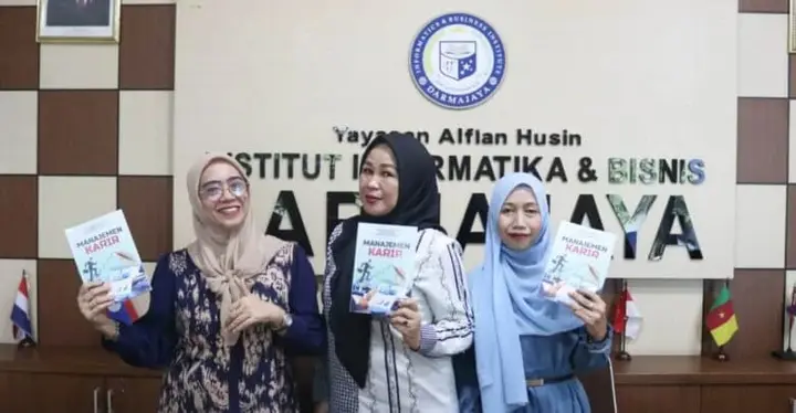 Sampul: IIB Darmajaya Terbitkan Buku “Manajemen Karir” untuk Bantu Mahasiswa dan Profesional di Era Digital