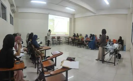 Sampul: Peran Strategis Dosen dalam Meningkatkan Literasi Digital Mahasiswa di Era Teknologi