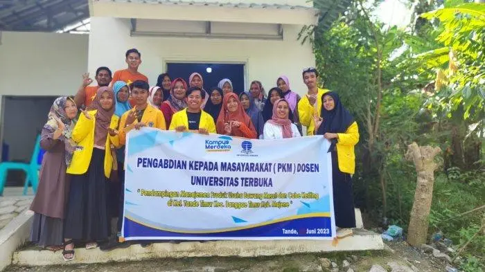 Sampul: Tim Dosen PKM Universitas Terbuka Majene Membantu Pengolahan Bawang Merah dan Cabe Keriting untuk Peningkatan Perekonomian Keluarga