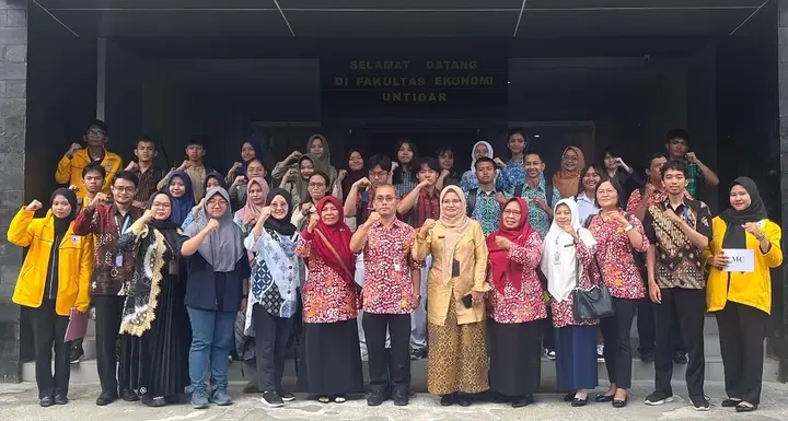 Sampul: Dosen Untidar Bekali Pelajar SMA Magelang Literasi Keuangan Syariah dan Investasi Saham