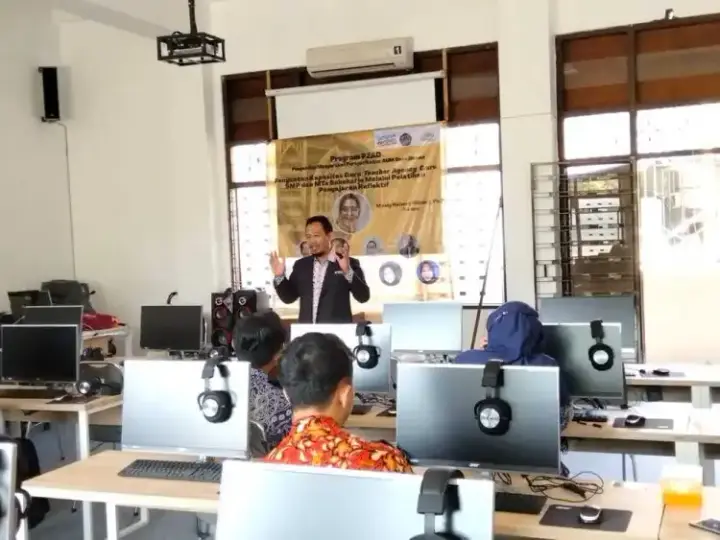 Sampul: Tim Dosen FKIP UMS Membimbing Guru-guru dalam Pengajaran Reflektif yang Efektif