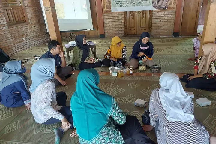 Sampul: Pelatihan Pembuatan Cuka Salak di Desa Wisata Pulesari, UPN Veteran Yogyakarta Berdayakan Petani Salak Pondoh
