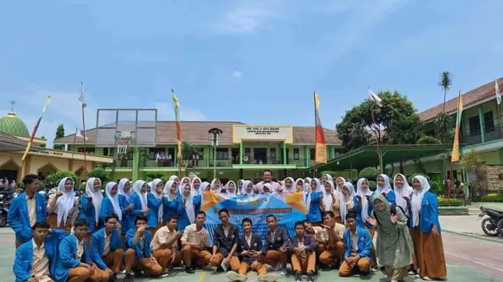 Sampul: Dosen Akuntansi Universitas Pamulang Ajak Generasi Milenial SMK PGRI 3 Serang Melek Investasi