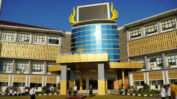 Sampul: UNP Mengincar Gelar Kampus Kelas Dunia dengan Melibatkan Dosen Asing