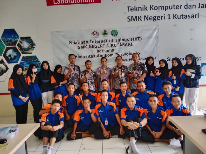 Sampul: Pelatihan Pembelajaran IoT Berbasis ESP8266 Meningkatkan Pengetahuan dan Keterampilan Siswa SMK