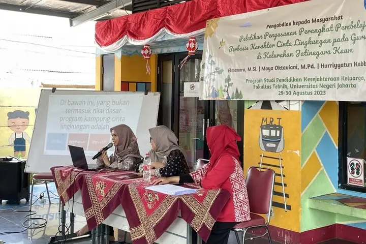 Sampul: Universitas Negeri Jakarta (UNJ) Gandeng Dosen Prodi PKK FT UNJ Gelar Pelatihan Cinta Lingkungan untuk Guru PAUD di Jatinegara Kaum, Jakarta Timur