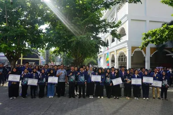 Sampul: Universitas Semarang (USM) Apresiasi Dosen Pembimbing PKM dalam Upacara HUT RI ke-78
