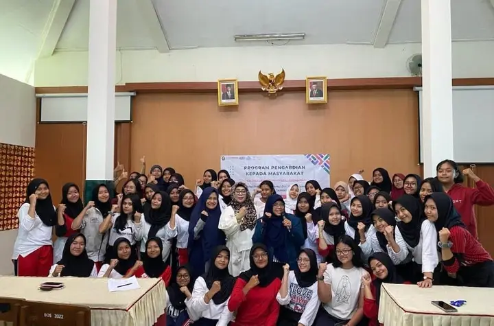 Sampul: Dosen Fakultas Psikologi UNDIP Membantu Remaja SMA Negeri 4 Semarang dalam Meningkatkan Optimisme