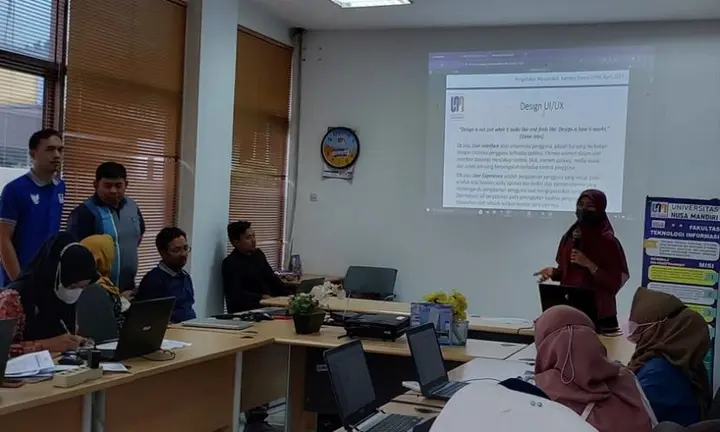 Sampul: Dosen Kampus Digital Bisnis UNM Sediakan Pelatihan Perancangan UI/UX untuk Kader PKK Kelurahan Ragunan
