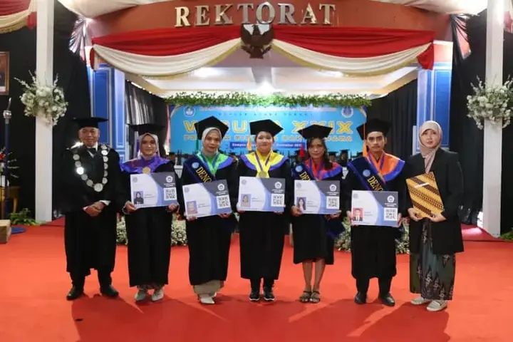 Sampul: Wisudawan Terbaik FISIP UBB Bersyukur dan Siap Bersaing dengan Perguruan Tinggi Terkemuka