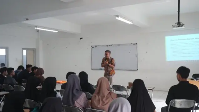 Sampul: Pelatihan Tingkatkan Kemampuan Menulis Proposal PPK Ormawa di Universitas Amikom Purwokerto