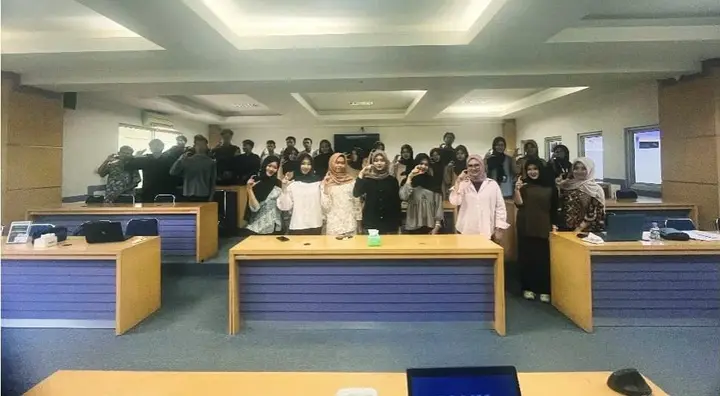 Sampul: Bekali Siswa SMK Jadi Wirausahawan Digital, Dosen Amikom Purwokerto Gelar Pelatihan Desain Canva