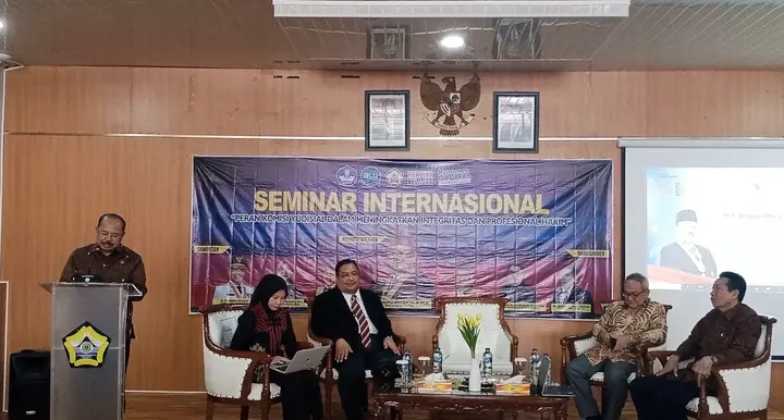 Sampul: Mahasiswa Magister Hukum Diskusi dengan Ketua Komisi Yudisial RI di UNIB