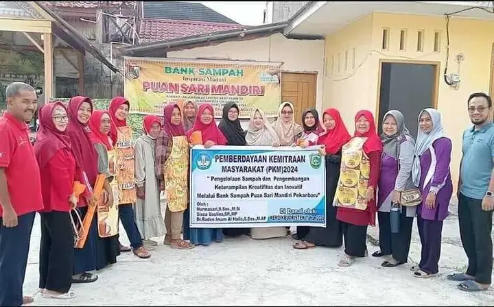 Sampul: UIR Laksanakan Program Kemitraan Masyarakat di Bank Sampah Puan Sari Mandiri Pekanbaru